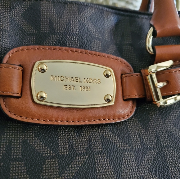 Michael Kors Signature Hamilton Tote Handbag - Picture 5 of 13